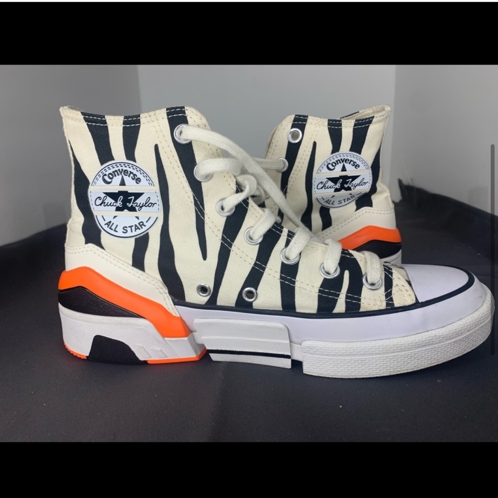 Size 8 - Converse CPX70 High Sunblocked
Zebra Print.